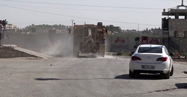 Türk ve ABD'li Askeri Yetkililer Suriye Sınırında İncelemede Bulunuyor