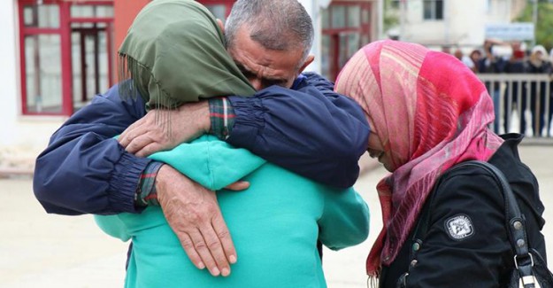 Türk Yetkililer Suriyeli Genç Kızı Ailesiyle Buluşturdu