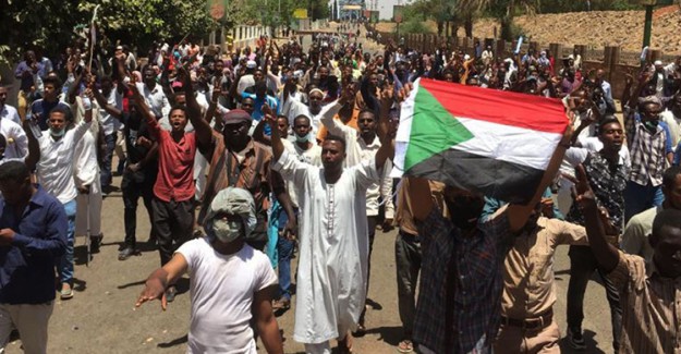 Türkiye ile İlişkilerini Geliştiren Sudan'da Gerginlik Arttı