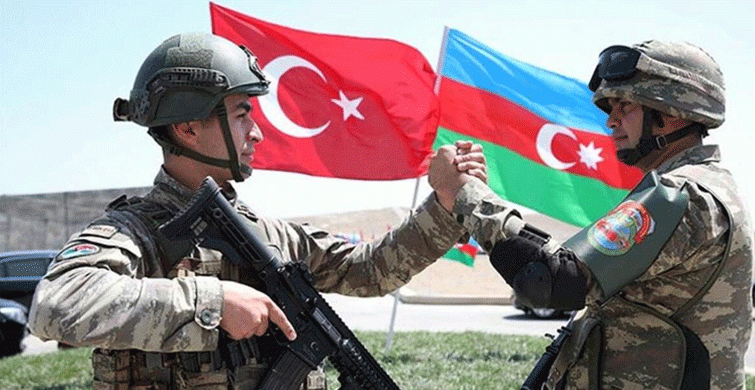 Türkiye ve Azerbaycan Bayrakları Nahçıvanda Anıtlaştırıldı
