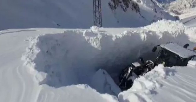 Türkiye'de Kar Kalınlığı İş Makinesi Boyutuna Ulaştı