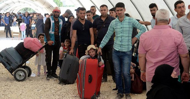 Türkiye'deki Suriyeliler Bayram İçin Sınır Kapılarına Akın Etti