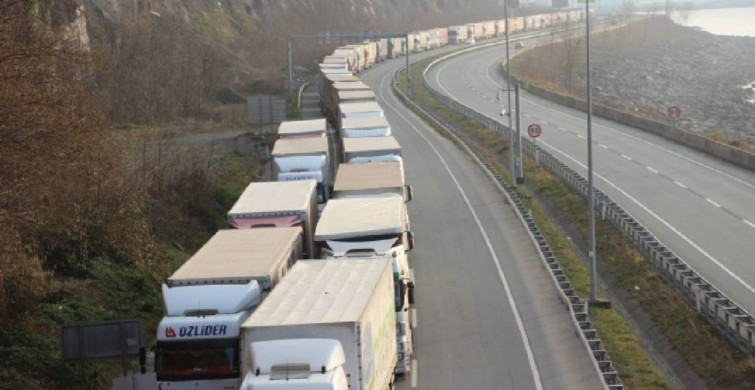 Türkiye'deki ticaretin akışı etkilendi: Türk TIR'ları Hamzabeyli'de uzun bekleyişte