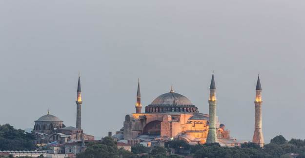 Türkiye'den UNESCO'ya Ayasofya Cevabı: Evrensel Değerini Etkilememekte