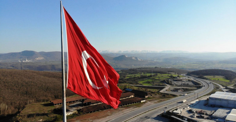Türkiye'nin En Uzun İkiz Bayrak Direği Açılışı Tören İle Gerçekleşti