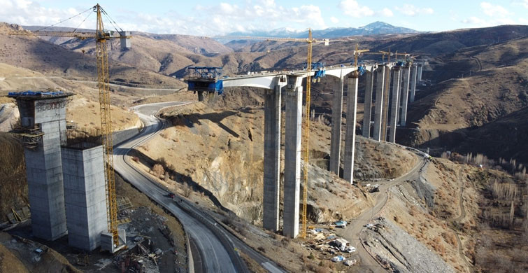 Türkiye'nin En Yüksek Ayaklı Viyadüğü Yapılıyor