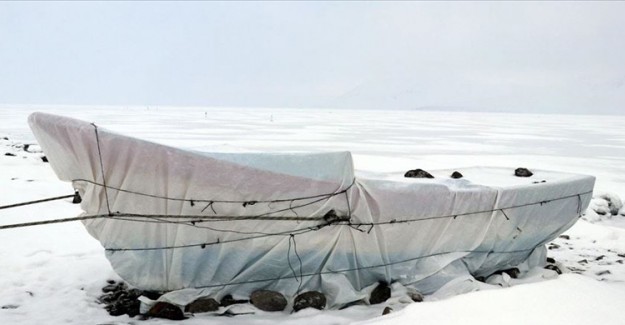 Türkiye'nin En Yüksek Rakımlı Gölünde Buzlanma