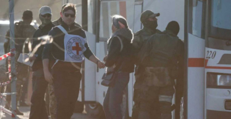Türkiye'nin uğraşları sonuç verdi: Mariupol'deki kadın, çocuk ve yaşlılar tahliye edildi