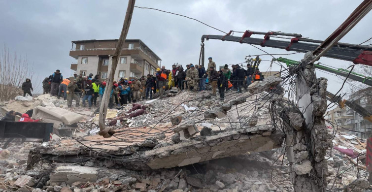 Türkiye’yi yasa boğan tarihin en büyük depremine dair son dakika gelişmeleri