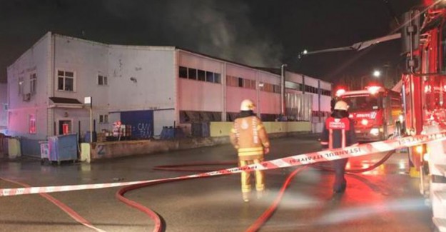 Tuzla'da Boya Fabrikasında Yangın Paniğe Yol Açtı 