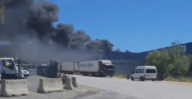 Tuzla'da Yangın Paniği Çevreyi Korkuttu