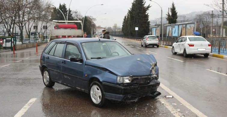 U Dönüşü Yaparken Kazaya Sebep Oldu: 3 Yaralı
