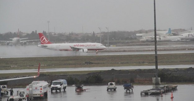 İstanbul'da Uçuşlar İptal Edildi