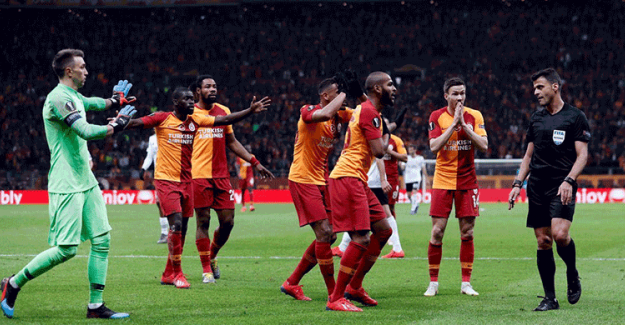 UEFA Avrupa Ligi: Galatasaray 1 - 2  Benfica (Maç Sonucu)