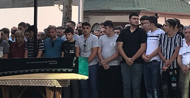 Ümraniye'de Katliam Yapan Genç Ve Ailesi Toprağa Verildi