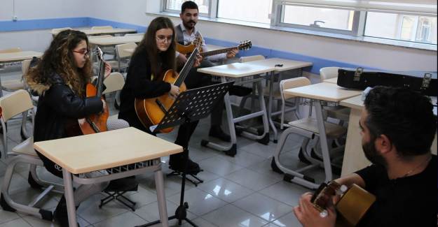 Ümraniye’de Müzik Akademisi Yaz Okulu Eğitim Programı Başlıyor