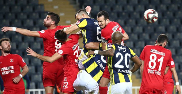 Ümraniyespor Taraftarından Fenerbahçe'ye Gönderme