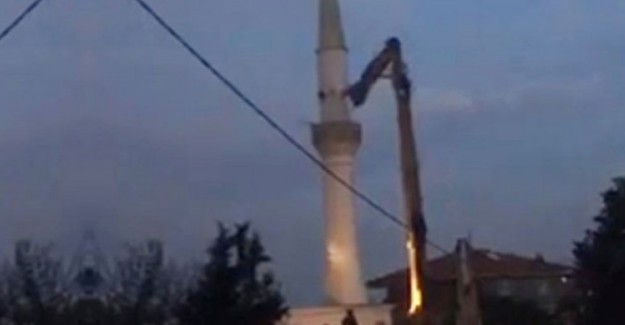 Üsküdar Belediyesi Cami Yıktı, Minareden Direniş Çağrısı Yapıldı!
