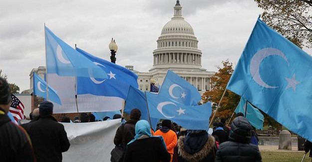 Uygur Türkleri Beyaz Saray'da Çin'i Protesto Etti 