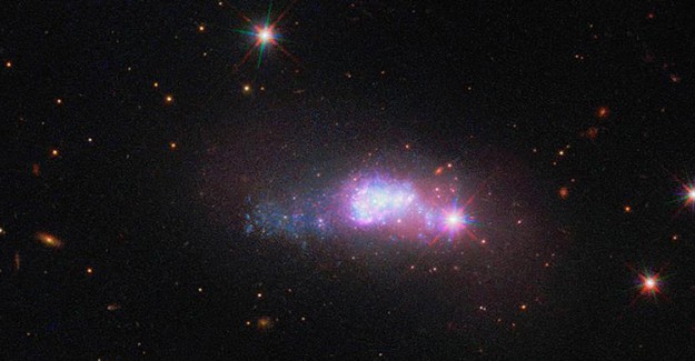 Uzayın Derinliklerinde Cüce Bir Galaksi Görüntülendi