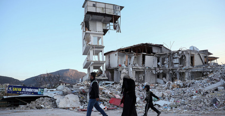 Uzmanlardan depremzedelere uyarı: Evlerinizi kaptırmayın