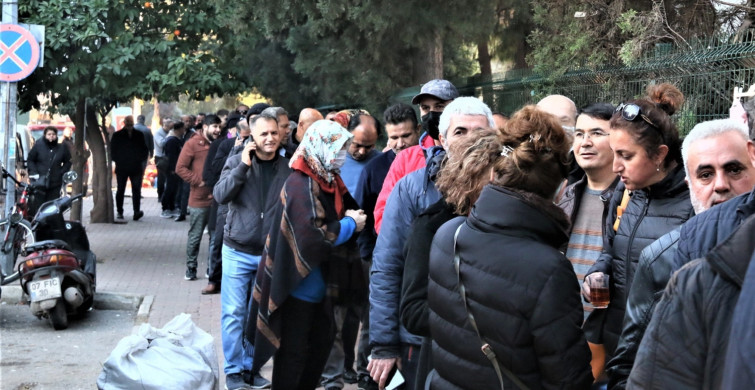 Uzun bekleyişin ardından EYT yasalaştı: Başvuru için akın ettiler