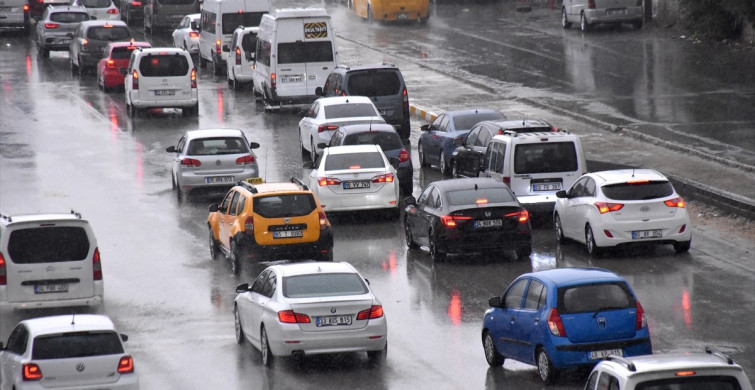 Van'da Sağanak Yağış Hayatı Olumsuz Etkiliyor