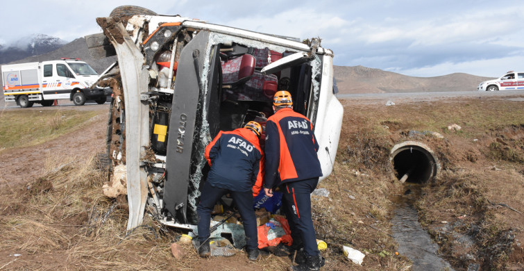 Van’da korkutan midibüs kazası: 27 yaralı