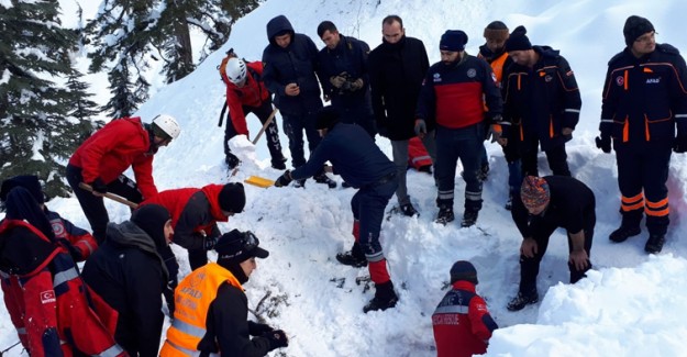 Van'da Minibüs Çığ Altında Kaldı: 5 Ölü