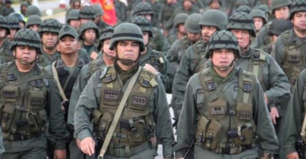 Venezuela Ordusu Maduro'ya Destek İçin Sokağa Çıktı