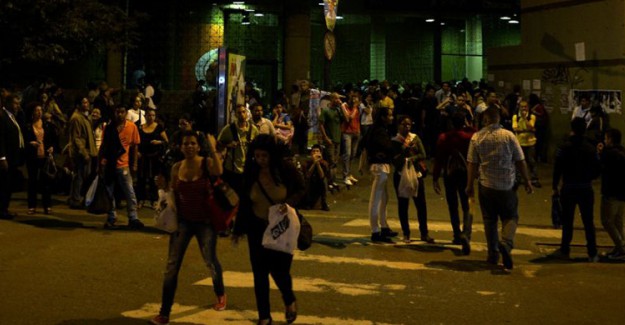 Venezuela'da Elektrikler Yeniden Kesildi