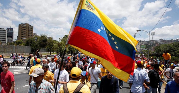 Venezuela'da Halk Tekrardan Sokağa İndi 