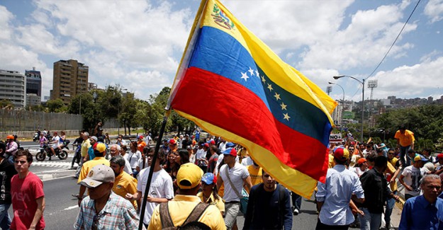 Venezuela'nın Çakma Lideri Guaido'nun Evini Polis Kuşattı