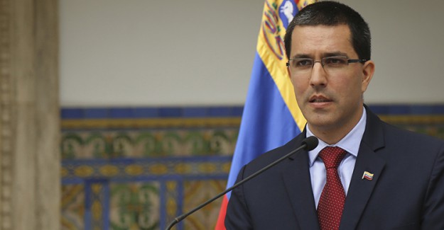 Venezüella Dışişleri Bakanı Arreaza: Trump Yaptırımların Süresini Uzatarak Büyük Bir Hata Yaptı 
