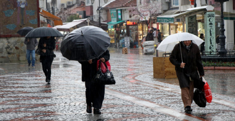 Yağışlı ve serin hava geri geldi: Meteoroloji’den yeni uyarı