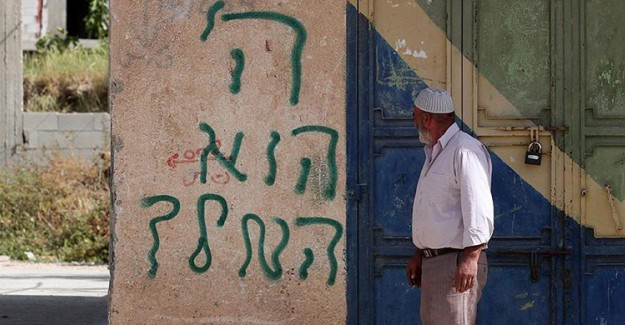 Yahudi Yerleşimciler Batı Şeria'daki Bir Camiye Saldırdı
