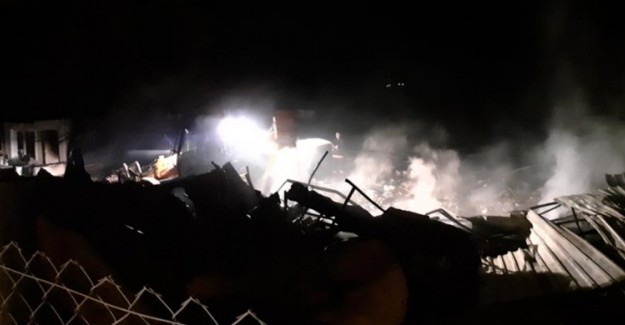 Yalova'da İnşaat Malzemeleri Deposunda Yangın