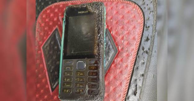 Yastığın Altına Koyduğu Nokia Telefon Alev Aldı