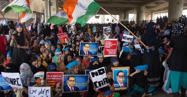 Yeni Delhi'de Vatandaşlık Yasası Karşıtı Protestolar Sürüyor