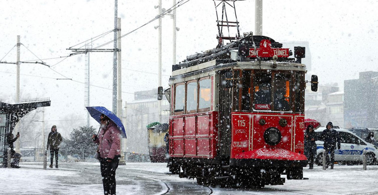 Yeni yıl karla başladı: İstanbul için uyarı geldi, lapa lapa kar yağacak