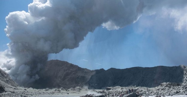 Yeni Zelanda'daki Yanardağ Patlamasında Ölü Sayısı 15'e Yükseldi!