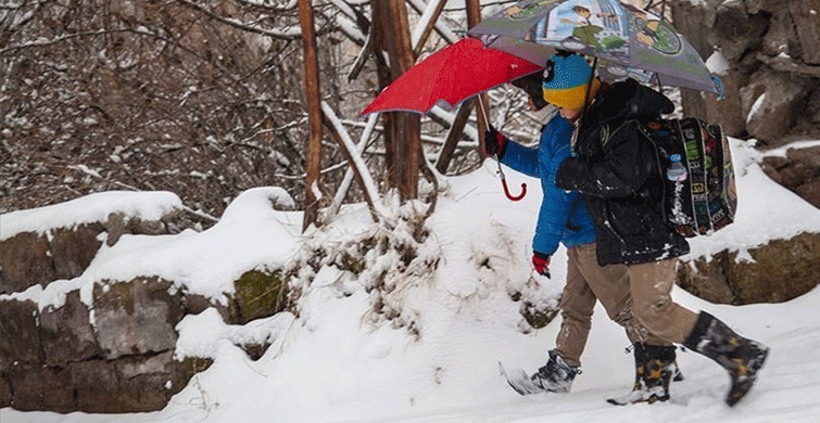 Yoğun Kar Yağışı Sebebiyle Karabük ve Safranbolu'da Okullar Tatil