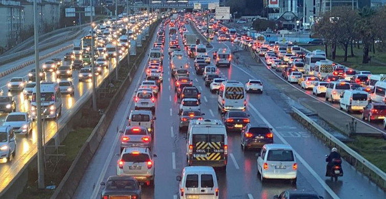 Yola çıkacaklar dikkat: Bayramda beklenmeyen trafik yoğunluğu!