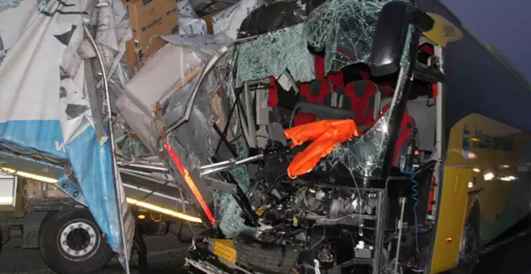 Yolcu otobüsü ve tır çarpıştı: Elazığ’da katliam gibi kaza