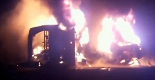 Yolcu Otobüsüyle Petrol Tankeri Çarpıştı, 24 Ölü 