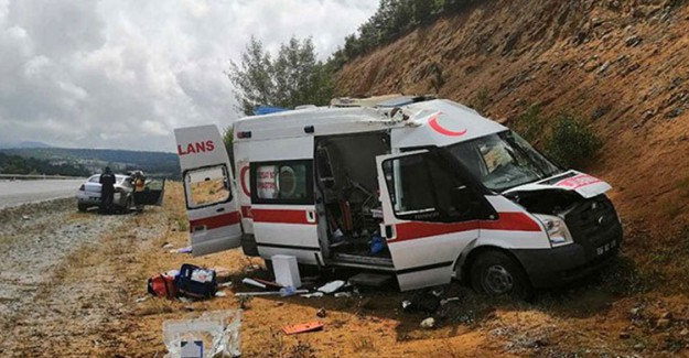 Yozgat'ta Ambulans Yan Yattı: 1'i Bebek 5 Yaralı