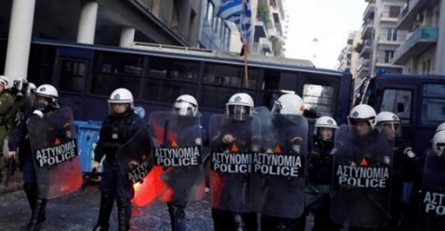 Yunan Parlamento Binası'nda Çatışma