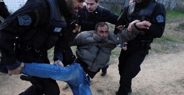 Yunan Polisi Göçmenlere Saldırdı