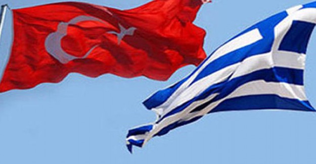 Yunanistan Dışişleri Bakanlığı, Türk Bayrağı Yırtan Irkçı Vekilini Kınadı