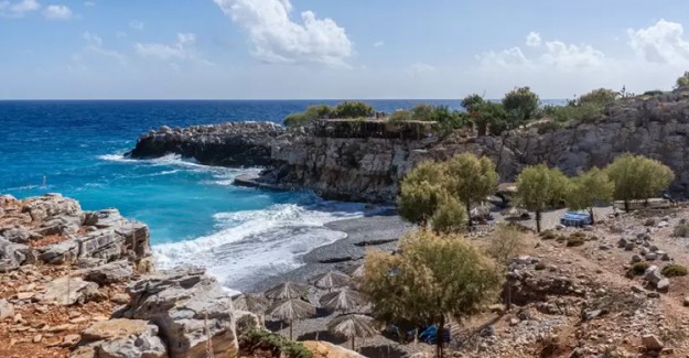 Yunanistan Normale Dönüyor Ama Adalara Geçit Vermiyor